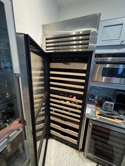 subzero-424-wine-cooler-display