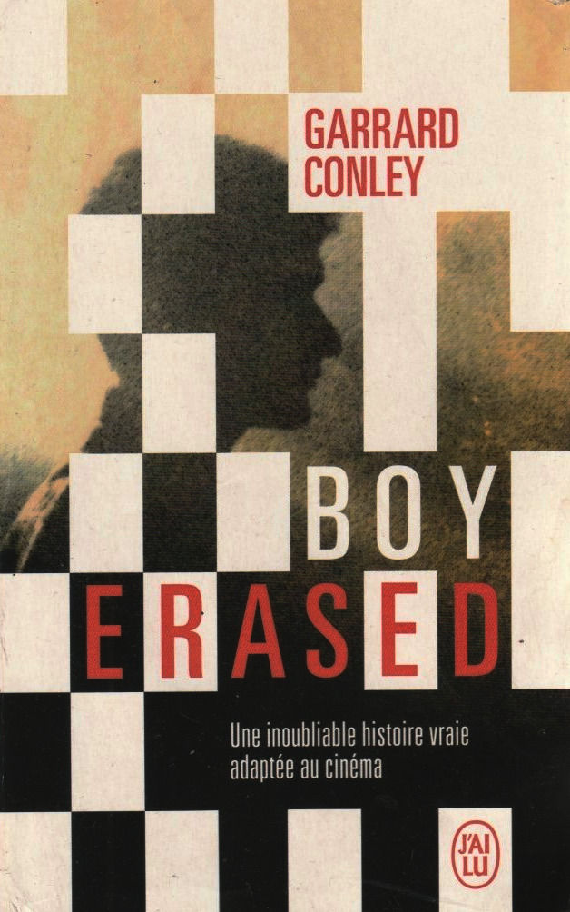 couverture du livre Boy Erased, représente un visage d'homme de profil recouvert d'une mosaïque de carrés qui le dissimulent en partie