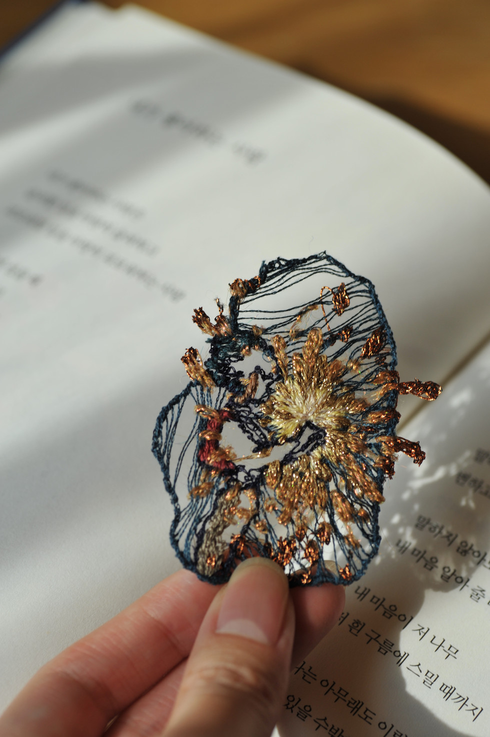 Howl's Moving Castle - An experimental embroidery art without fabrics.
