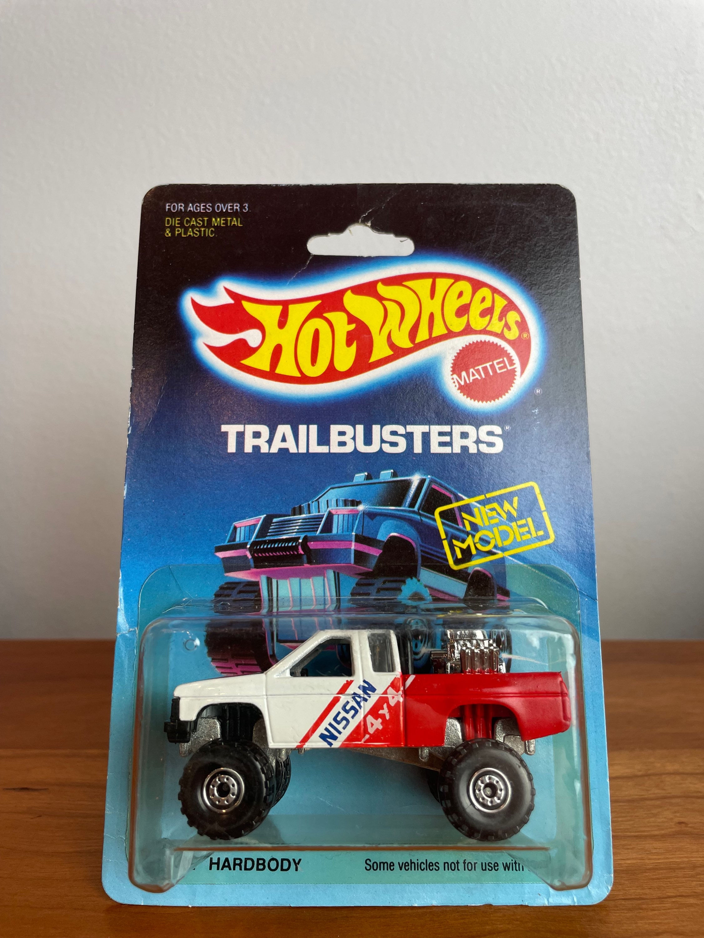 Hot Wheels Nissan Hardbody Trailbusters Series #4392 1986 White/Red 1:64