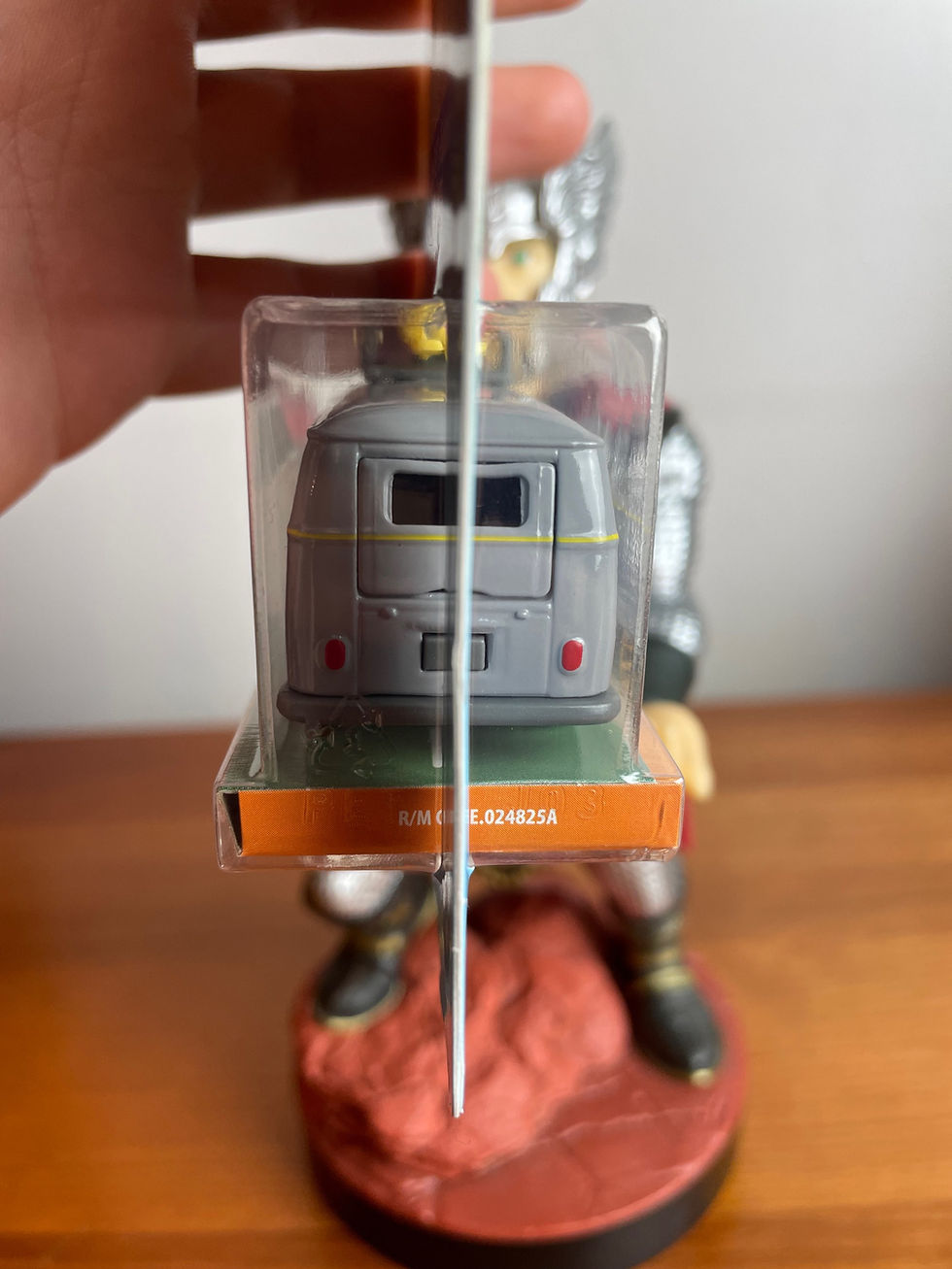 Thumbnail: Jada Punch Buggy Volkswagen T1 Bus with Skis