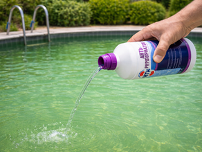 Phosphates en piscine : 5 étapes pour éradiquer l'engrais des algues et sauver votre été dans le Var.