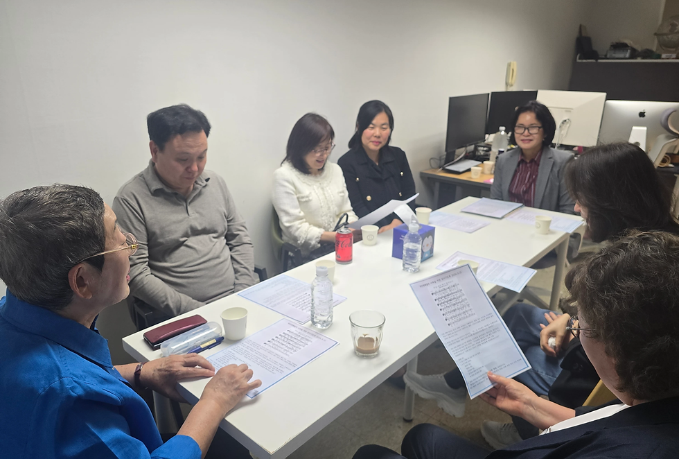 < 사무실 이전 감사 기도회 중 말씀을 전해주시는 이기복 목사님 >