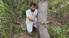Biólogo em instalação de camera trap para Levantamento de Fauna e Flora realizado pela empresa de consultoria ambiental Nordeste Sustentável, no estado do Piauí.