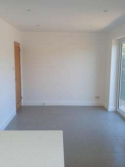 Minimalist wall paint in domestic property