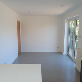 Minimalist wall paint in domestic property