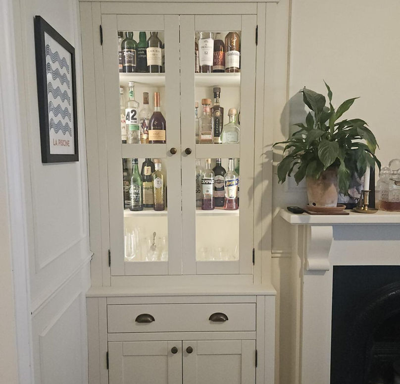 White display cabinet with lighting