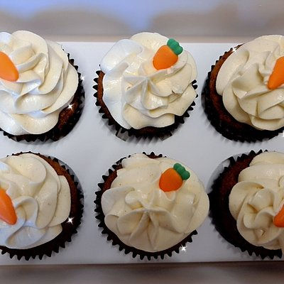 Carrot Cake Cupcakes + vanilla cream cheese buttercream