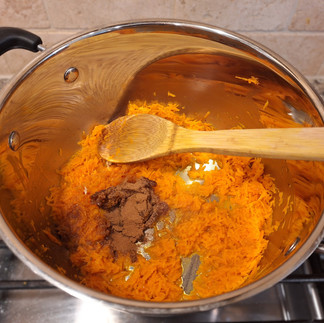 In a small saucepan, melt 1 tsp butter. Add grated carrot and cook for 2–3 minutes until slightly softened. Stir in orange juice, mashed dates, maple syrup, cinnamon, and ginger. Simmer for 3–4 minutes. In a small bowl, mix cornstarch and water. Stir into the carrot mixture and cook for 1–2 minutes until thick. Let the filling cool completely. Stir in raisins if using.