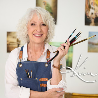 Artist, KIM HANNAN, ready to teach painting