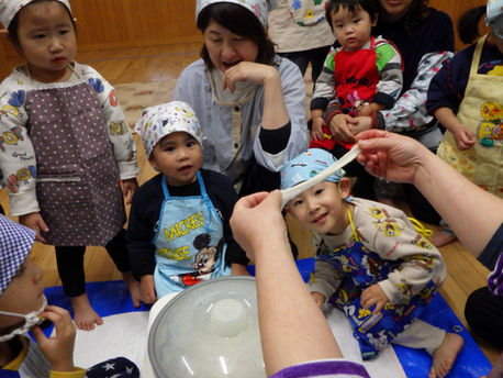 おもちができたよ！ー梅賀山保育園　益田市保育園