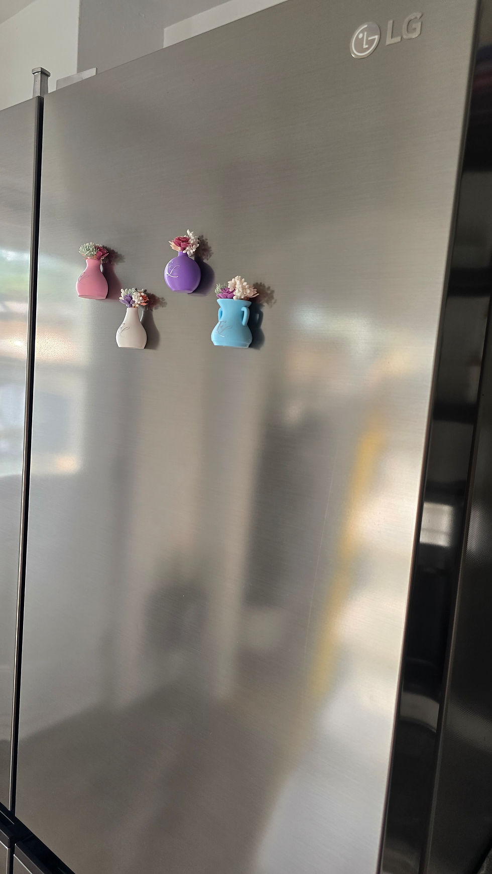 Thumbnail: Mini Magnet Vases