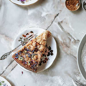 Baked apple crumble with speculoos