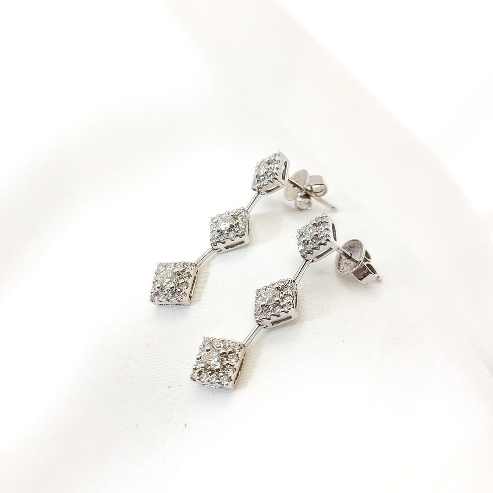 Miniatura: Par de brincos com diamantes