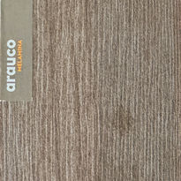 Melamina Oporto con textura foresta, perfecta para un ambiente contemporáneo y elegante.