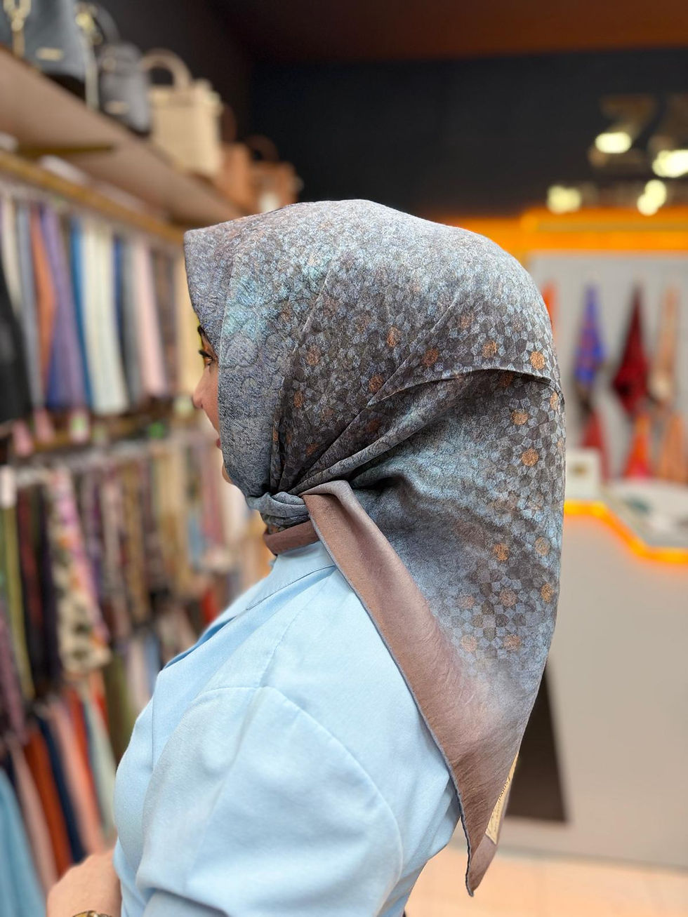 Küçük resim: La Boutique GÜZ | YAZ SERİNLİĞİ EŞARP 2483-02 90X90