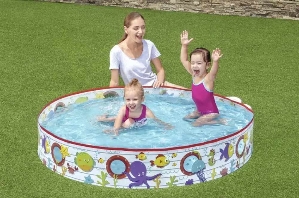 Vista completa piscina infantil