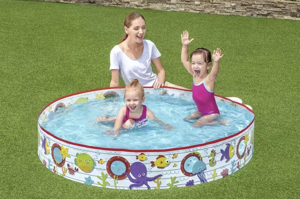 Vista completa piscina infantil
