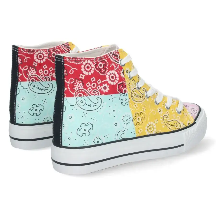 Vista trasera zapatillas abotinadas mujer