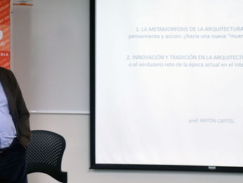 Antón Capitel visita la UDLAP