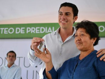Fomenta Remberto Estrada buen gobierno y apoyo a la economía familiar