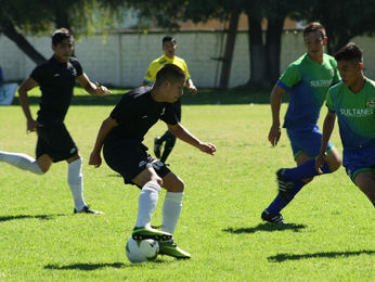 Titanes del Club Alpha se consolidan en el liderato de la tercera división