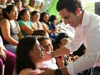 Continúa Remberto entrega de infraestructura deportiva