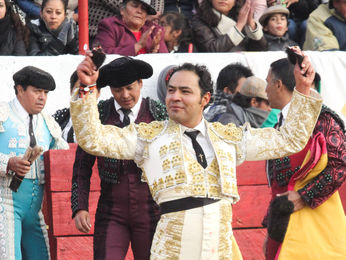José Luis Angelino a hombros en Emiliano Zapata, Tlaxcala