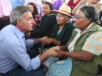 Destaca Tony Gali un año de gobierno con carácter humanista
