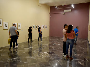 Continúan visitas guiadas de la exposición "Se buscan: Retratos inéditos de Manuel Álvarez Brav
