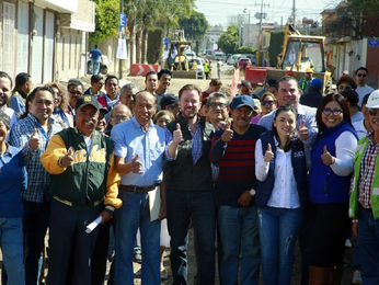 Luis Banck y vecinos arrancan la pavimentación de cuatro vialidades mas en San Jerónimo Caleras