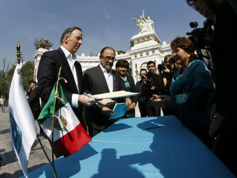 Registra José Antonio Meade su solicitud como precandidato ciudadano de Nueva Alianza a la presidenc