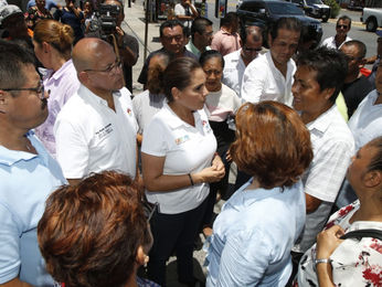 Atiende Mara Lezama demandas de comerciantes y vecinos del crucero