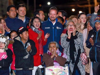 Luis Banck entregó vialidad pavimentada, nuevas luminarias y patrulla en Santa Cruz Buenavista