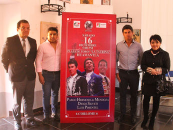 Presentan Cartel Navideño en Huamantla con Pablo Hermoso
