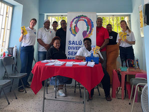 CuraPlus and Salú pa Tur volunteers at outreach event at the clinic