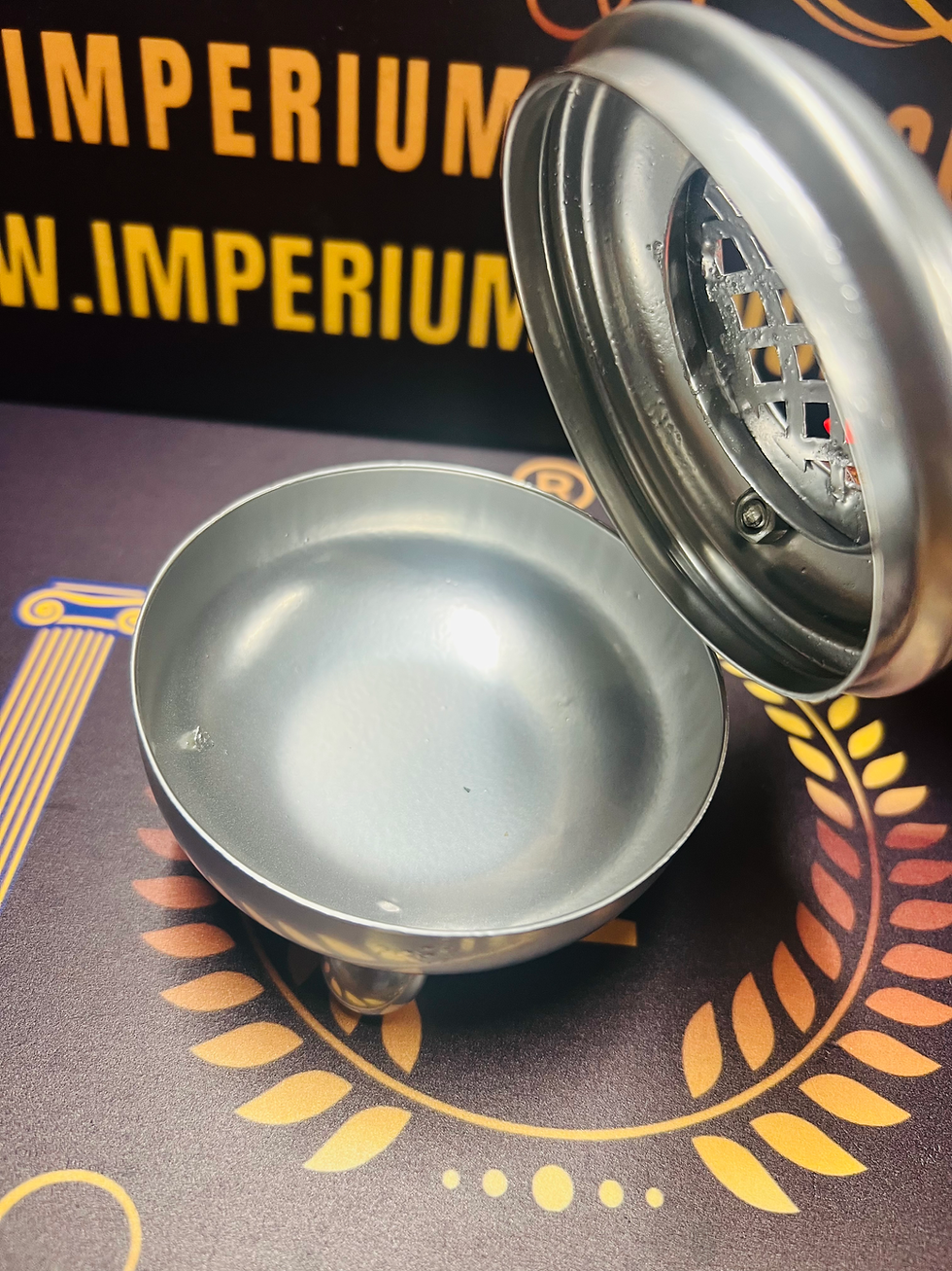 Miniatura: Vista do interior do turíbulo incensário prata com desenho ornamental e base firme para rituais de defumação