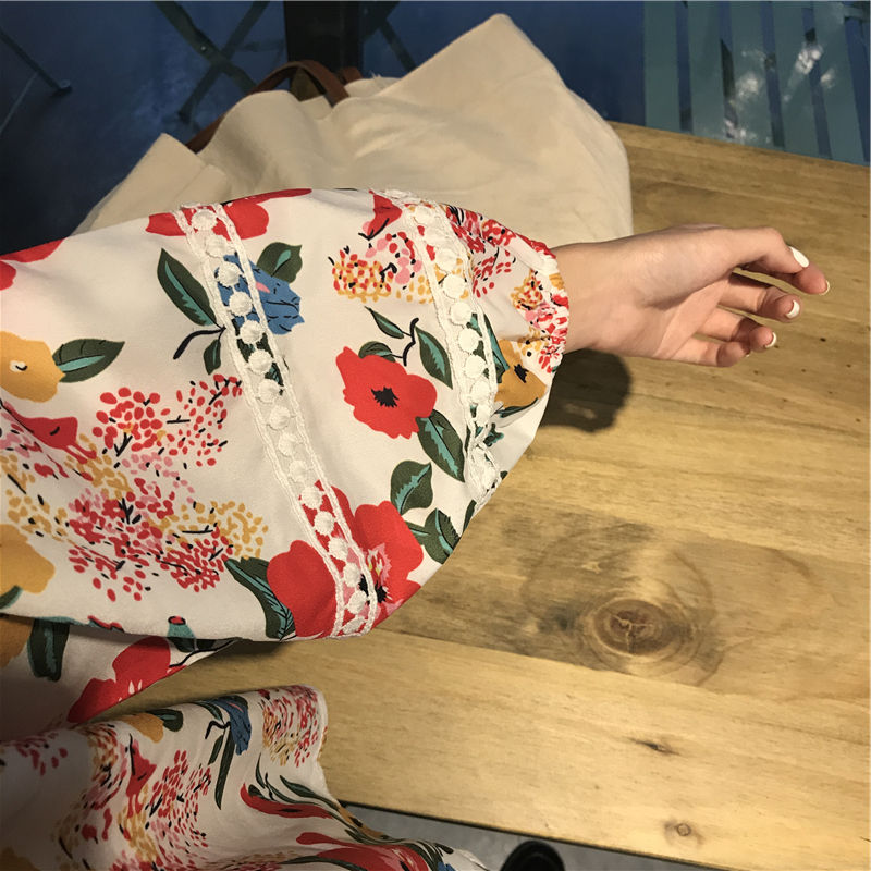縮圖：d127 花朵蕾絲拼接寬鬆圓領長袖襯衣