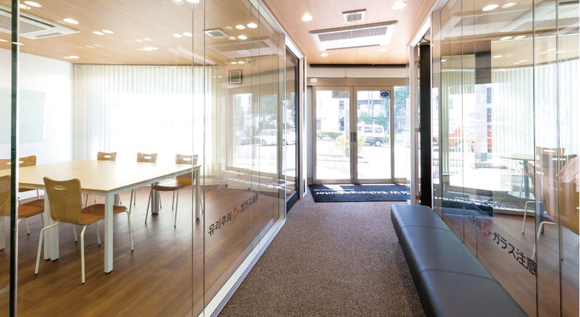 TOKYO-HONTSUミーティングルーム.jpg