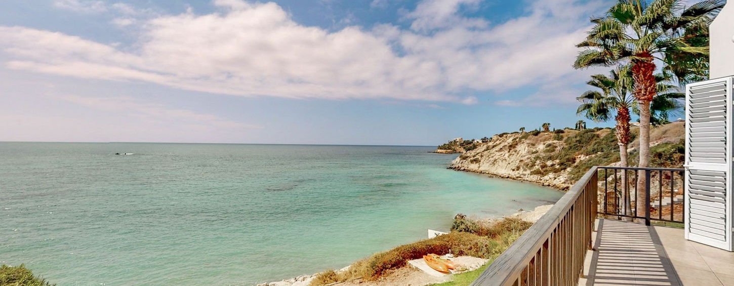 Luxury beachfront villas in Paphos