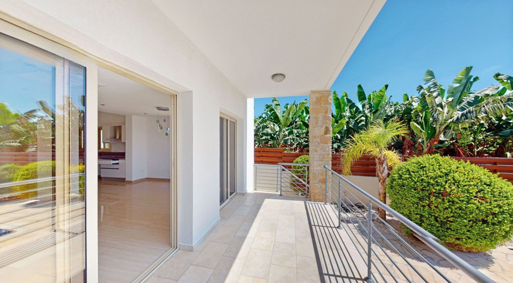 Sea front four bedroom villa