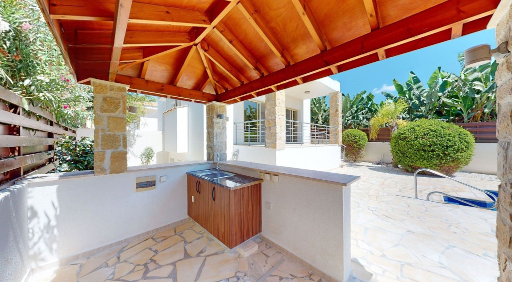 Sea front four bedroom villa