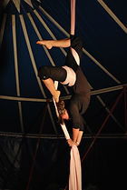 Cirque trapèze tissu initiation gym accroyoga