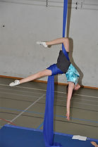 Cirque trapèze tissu initiation gym accroyoga