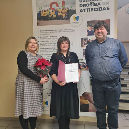 "Cerību spārni" saņem Valsts probācijas dienests Pateicības rakstu