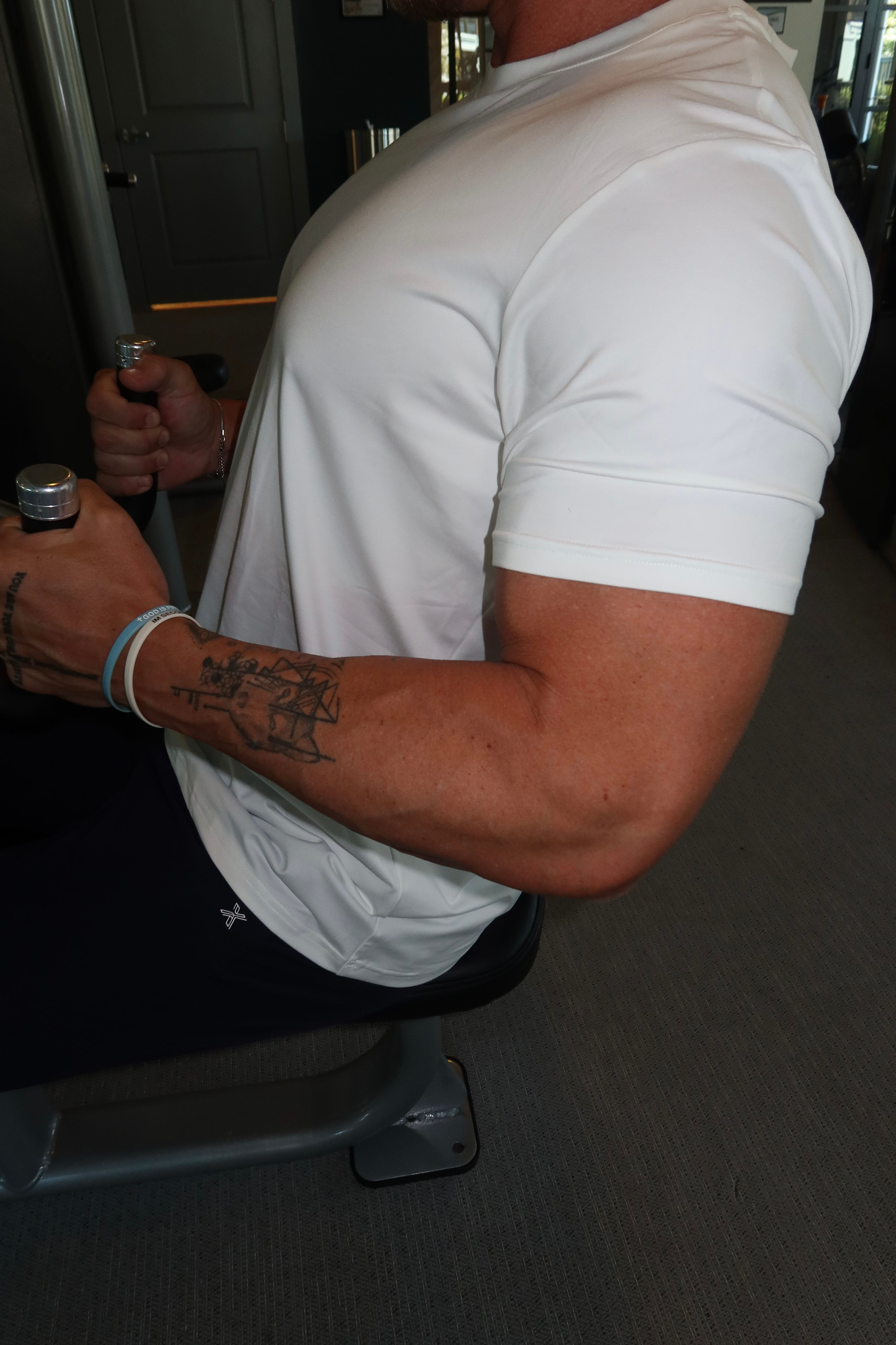 THE ESSENTIAL TEE