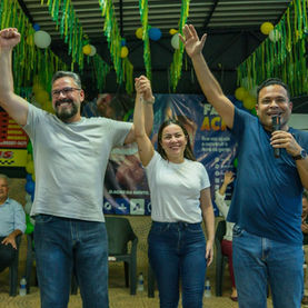 Alan Rick é recebido com festa em Brasiléia