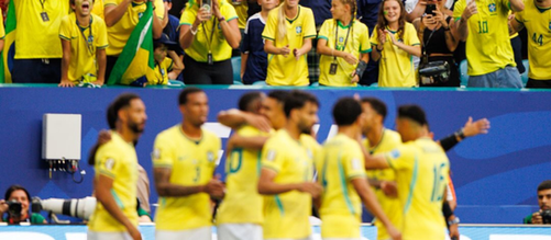 Com dois gols de Vini Jr., Brasil vence a Escócia e garante liderança do grupo na Copa do Mundo