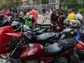 Brasil nunca teve tanta gente trabalhando como entregador ou motorista por aplicativo, diz IBGE