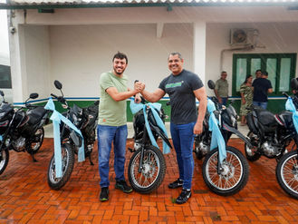 Coronel Ulysses reforça saúde de Acrelândia com entrega de motos adquiridas por emenda parlamentar